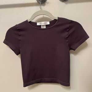 blanc de blanc Ribbed Short Sleeve Crop Top - Dark Plum
